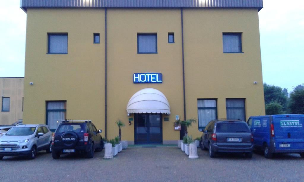 Hostiliae Ciminiera Hotel Ostiglia Eksteriør billede